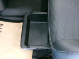 助手席シートアンダーボックス 室内の整理整頓に便利です