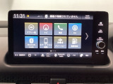 HondaCONNECT対応の便利なナビディスプレー。お持ちのスマートフォンと連携して、ナビやBluetoothでの音楽再生が可能です。デザインはもちろん、操作性も良好です。