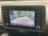 【バックカメラ】駐車時に後方がリアルタイム映像で確認できます。大型商業施設や立体駐車場での駐車時や、夜間のバック時に大活躍!