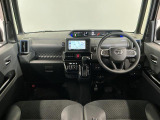 【インパネ】運転のしやすさを最優先に設計された見晴らしの良いフロントビュー。車両間隔が掴みやすく狭い道でも安心♪「安全」と「品質」を最優先に、安心してお乗りいただけるクルマを提供いたします。
