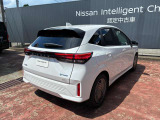 フロントだけでなく、バックソナーも付いてるので駐車時もバッチリ補助してくれます(*^^*)