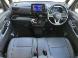 前席内装の全体像です。是非実車をご覧にお越し頂き実際にお座りください。