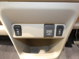 【シートヒーター】運転席と助手席にヒーターを装備。座面を直接温めてくれるので、寒い季節のお出かけもぽかぽかと快適です。