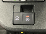 【電動パーキングブレーキ+オートブレーキホールド機能】 指先だけで簡単に操作が可能なパーキングブレーキ、スイッチを押すとブレーキペダルから足を離してもブレーキを保持できるオートブレーキホールド搭載。