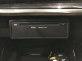 【まるクリ】内装工程では、中古車を気持ちよくお乗りいただけるよう清掃しております。シートの洗浄はもちろん、ニオイの元となるフロアカーペットまで洗浄・消臭を実施。
