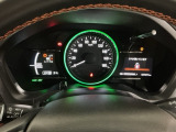 メーターの横に液晶カラーディスプレーを装備。航続可能距離等の情報やHonda SENSINGの注意・警告を表示します!