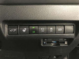 【ステアリングヒーター】スイッチ一つでハンドルのグリップ部を温めてくれるので、冬には重宝される機能です^^