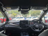 視界広々で運転しやすいインパネ