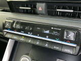 左右独立温度コントロールフルオートエアコンです。運転席、助手席それぞれで独立して温度設定ができます。冷え性の方が乗っても安心ですね♪