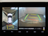 パノラミックビューモニター付きです。車両を上から見たような映像をモニター画面に表示。運転席からの目視では見にくい、車両周辺の状況をリアルタイムでしっかり確認できます。