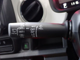 フロントは間欠ワイパー。リアワイパーも装備されています。雨の日、前後の視界確保で安全性も向上します!