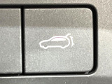 【パワーバックドア】スマートキーや運転席のボタンを押すだけでリアゲートが自動で開閉します!荷物を持っている時や、高い位置にあるバックドアを閉める際に便利な機能です♪