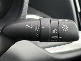 【オートライト(AUTO)】外の明るさをシステムが感知して、自動でヘッドライトが点灯します!ヘッドライトをつけ忘れを防ぐ便利機能です。