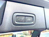 【パワーバックドア】スマートキーや運転席のボタンを押すだけでリアゲートが自動で開閉します!荷物を持っている時や、高い位置にあるバックドアを閉める際に便利な機能です。