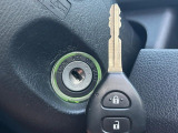【キーレス】少し離れた場所からでもボタン一つでドアの開錠・施錠ができるのでとっても便利!ドアの鍵穴周りに傷をつけることもありません♪