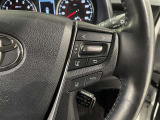 【ステアリングスイッチ】運転中に視線を前に向けたまま画面の操作できます。