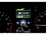 X-MODEは路面に応じてモードを選択するだけで4輪の駆動力やブレーキなどを最適にコントロール。悪路からのスムーズな脱出をサポートします。