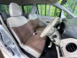 運転席シート廻りは使用感も少なく、良好な状態となっています。前オーナー様が丁寧に使っていたことがよくわかりますね。