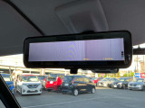 スマートルームミラー♪たくさん荷物を載せても、バックカメラで映像を映すので後方の視界も確保!!様々なシーンで活躍する便利装備☆
