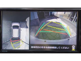 パノラミックビューモニター付きです。車両を上から見たような映像をディスプレイオーディオ画面に表示。運転席からの目視だけでは見にくい、車両周辺の状況をリアルタイムでしっかり確認できます。
