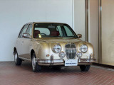 フロントフェイス、ボンネット、ルーフからCピラーを経てトランクへ続くやわらかで優しいフォルム。