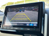 バックモニター装備。画面にて後方の確認が行えるので、バック駐車や車庫入れの際には重宝します。車の運転に慣れない方でも安心のガイドライン表示機能付。