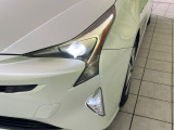 【LEDヘッドライト】悪天候や夜間走行時も良好な視界を確保し安心して運転できる高輝度LEDヘッドライトを装備!点灯速度が早く、消費電力も抑えられています。