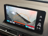 バックギアに入れるだけで自動でリヤカメラに切り替わります!車庫入れやバックが苦手な方にオススメ!