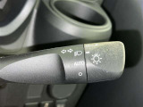 トンネルなど、周囲の明るさの変化でランプ類を自動オン・オフするコンライトです(消し忘れ防止機能付)