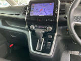 駐車ブレーキは電動式です。オートホールド機能付きで便利ですね