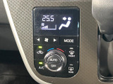 【オートエアコン】一度お好みの温度に設定すれば、車内の温度を検知し風量や温度を自動で調整。暑い&hellip;寒い&hellip;と何度もスイッチ操作をする必要はありません。快適な車内空間には必須の機能ですね♪