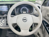 インテリアに合わせたデザインのステアリングは、運転される方のことも考え、運転しやすい形状、大きさです。是非一度、実際に触ってお確かめください。