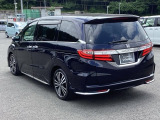 プライバシーガラスが装備されています。外を見るときには気にならずに、後方車両からは車内が見えにくい設計になっております。