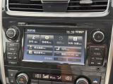 日産純正メモリーナビ。操作も簡単なタッチパネルです。