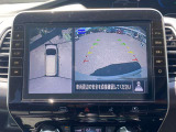 上からまる見え!アラウンドビューモニターの画像です。純正ナビに映してあります。お車を真上から見たような映像をミラーやナビ画面に映し出す事によって、車両の周囲を確認し、駐車時や発進時の運転をサポート。