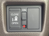 【パワースライドドア】スマートキーや運転席のスイッチでスライドドアの開閉が可能♪電動だから力を入れてドアを開ける必要が無く、小さいお子様でも、重い荷物を持っている時もラクに開け閉めできます♪
