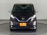 LEDヘッドライトを装備しています。LEDヘッドライトはとても明るく、雨の日や夜間走行も安全・安心です。