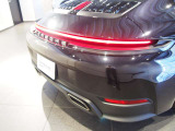 テールライトストリップ、PORSCHE ロゴ付き