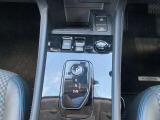 e-POWER独自のシフトノブ☆指先でシフトを動かす感覚はスムーズで気持ちいいですよ☆