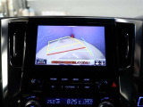 バックガイドモニターで、後方を確認しながら安心して駐車することができます。運転初心者も熟練者も必須の機能ですよ!