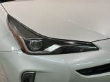 LEDヘッドライトは、点灯の瞬間から最大光量を発揮し、突然暗くなるトンネルなどでの安定感を高めます。