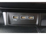 スマートフォンなどの音楽再生が可能なUSB接続ジャック装備車両です♪♪♪