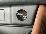 プッシュエンジンスターターのエンジン始動は、ブレーキペダルを踏みながらボタンをワンプッシュするだけでOK!