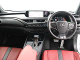 視認性の高さと美しさを兼ね備えたモーショングラフィックスによる先進のインターフェース。「F SPORT」専用アナログクロック(GPS時刻補正機能付)や専用アルミ製スポーツペダルなどが採用されています。