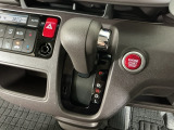 オートマチックシフトレバーは、手になじみ操作しやすい形状で安全運転にもつながります♪