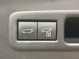 【パワーバックドア】スマートキーや運転席のボタンを押すだけでリアゲートが自動で開閉します!荷物を持っている時や、高い位置にあるバックドアを閉める際に便利な機能です♪