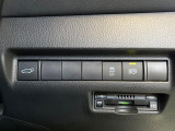【パワーバックドア】スマートキーや運転席のボタンを押すだけでリアゲートが自動で開閉します!荷物を持っている時や、高い位置にあるバックドアを閉める際に便利な機能です♪