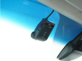 ◆ドライブレコーダー◆映像・音声などを記録する自動車用の装置です。 もしもの事故の際の記録はもちろん、旅行の際の思い出としてドライブの映像を楽しむことができます。