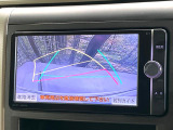 【バックカメラ】駐車時に後方がリアルタイム映像で確認できます。大型商業施設や立体駐車場での駐車時や、夜間のバック時に大活躍!運転スキルに関わらず、今や必須となった装備のひとつです!