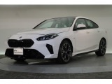 一目で伝わるBMW特有のスポーティーなプロポーションは、BMWの走行性能を生み出すのに欠かせない要因の一つです。細部まで拘りぬいたお車をぜひ一度ご覧ください!